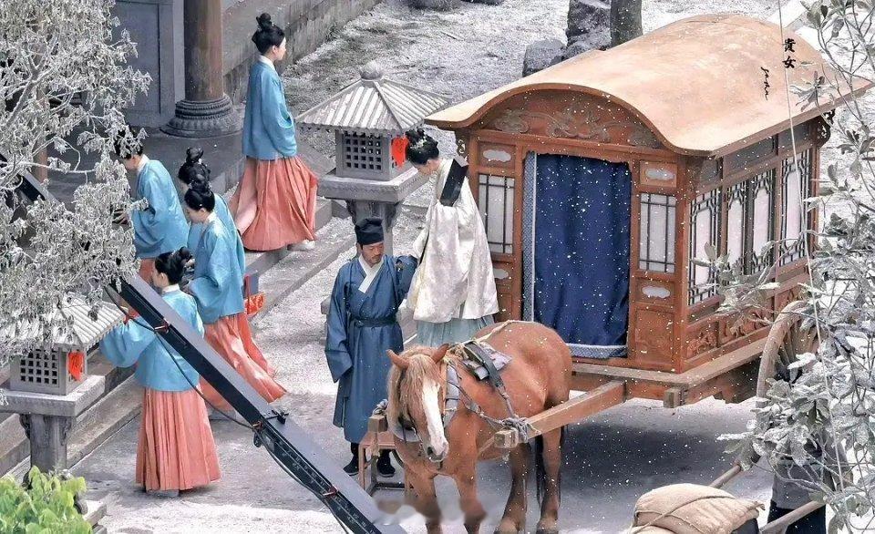 陈都灵《贵女》路透，好像小说里“林黛玉长大后初到贾府”～ ​​​