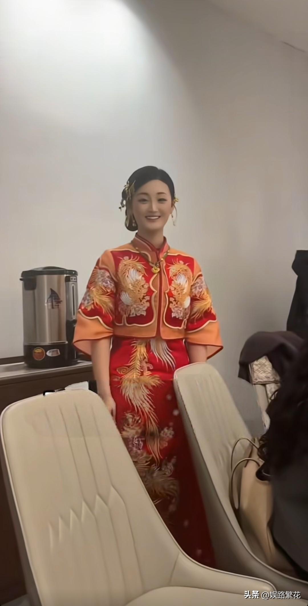 陈亚男已订婚，果然勇敢的女人不愁嫁！
 
3月30日，大衣哥前儿媳陈亚男突然冲上