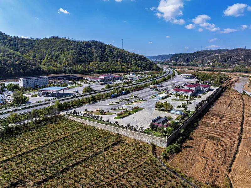 陕西交控集团一养护中心工作人员超速醉驾、拖行女教师逃逸5.9公里，案发后曾找人“