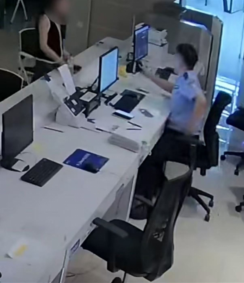 #女子共享单车遗落1.5万遇暖心好人#【珠海女子在共享单车上遗落1.5万元！下夜