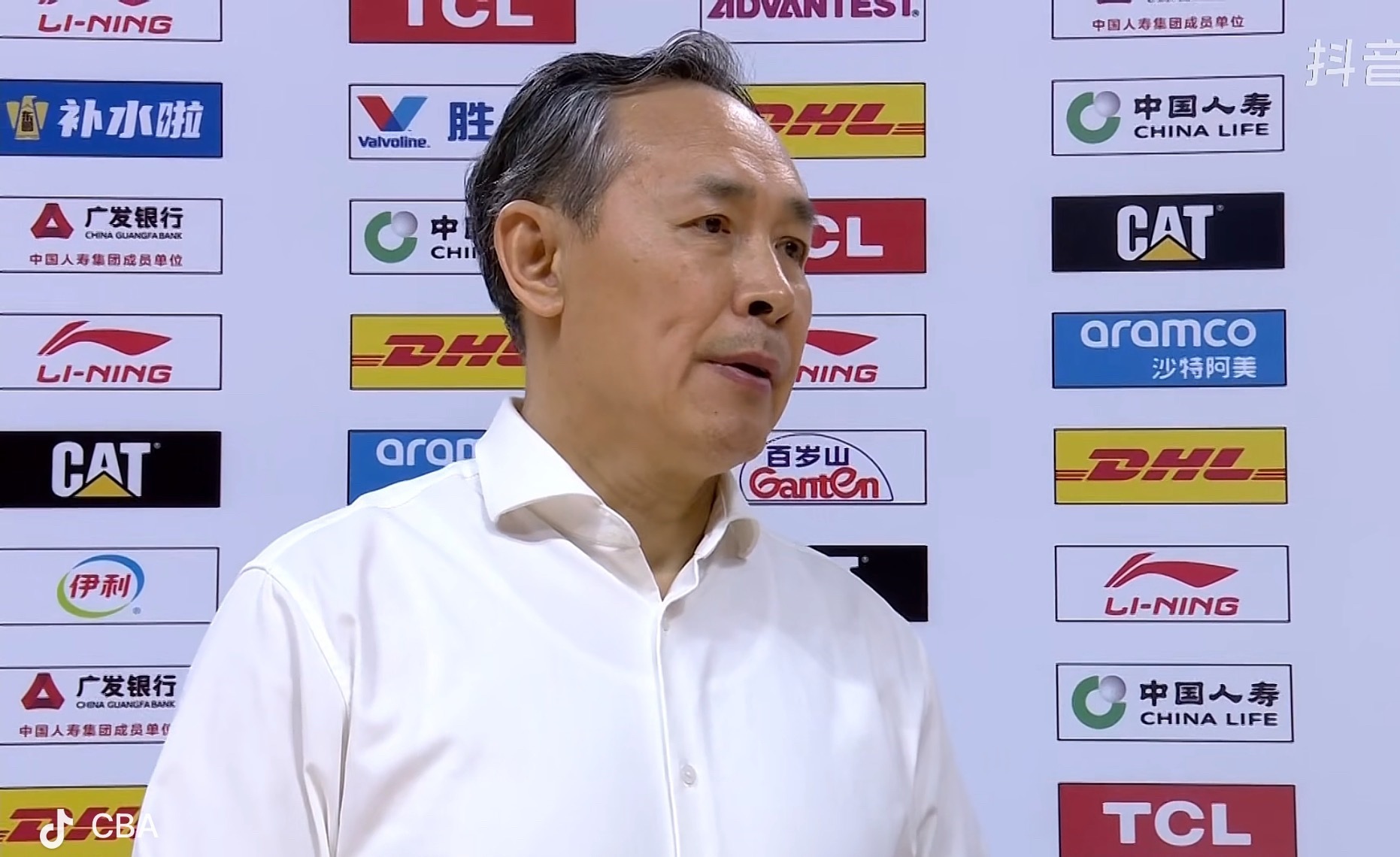 为什么没有杜指场边采访？？？许指导你是怕杜锋辞职吗？你还不忘夸广东队打得好北京男