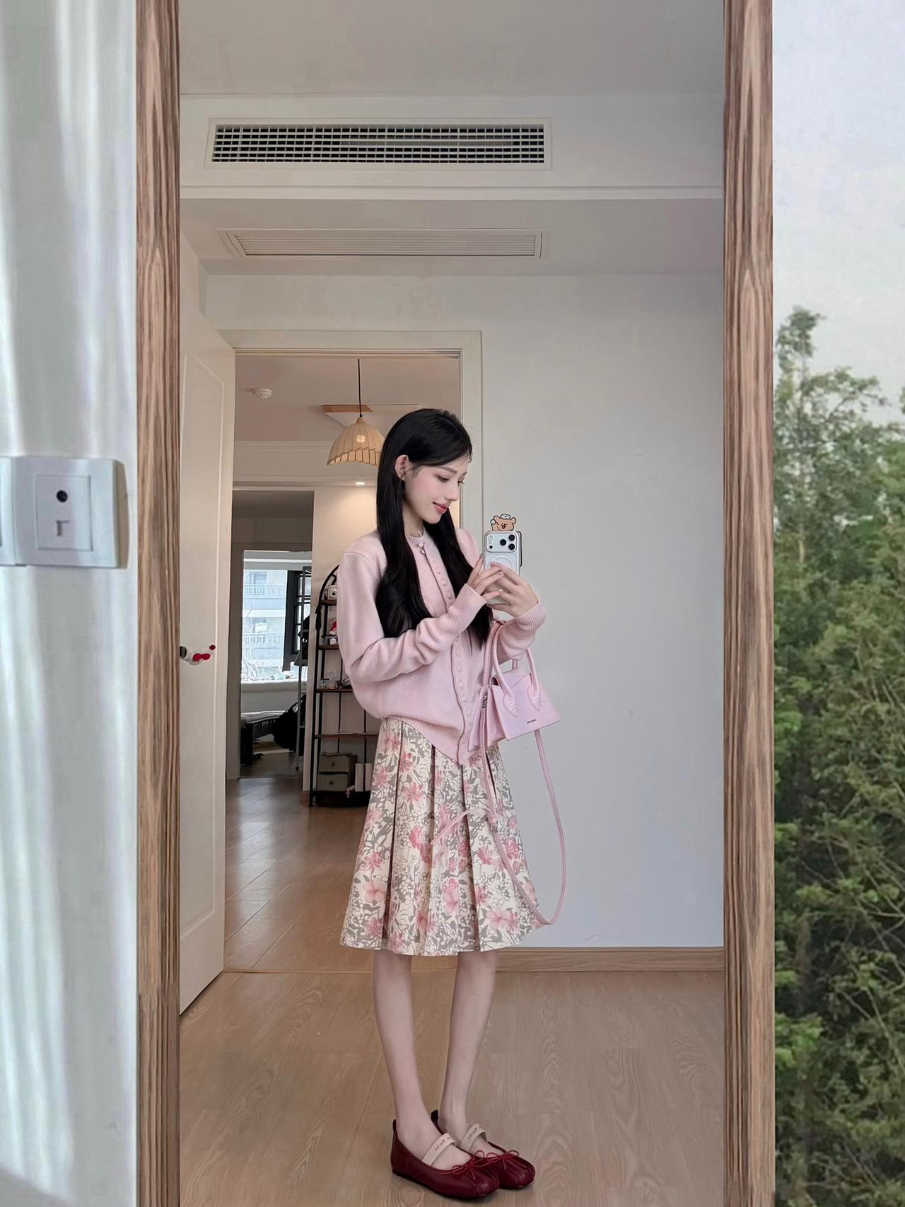 甜美穿搭指南粉色毛衣+印花裙元气满满嫩粉色系穿搭