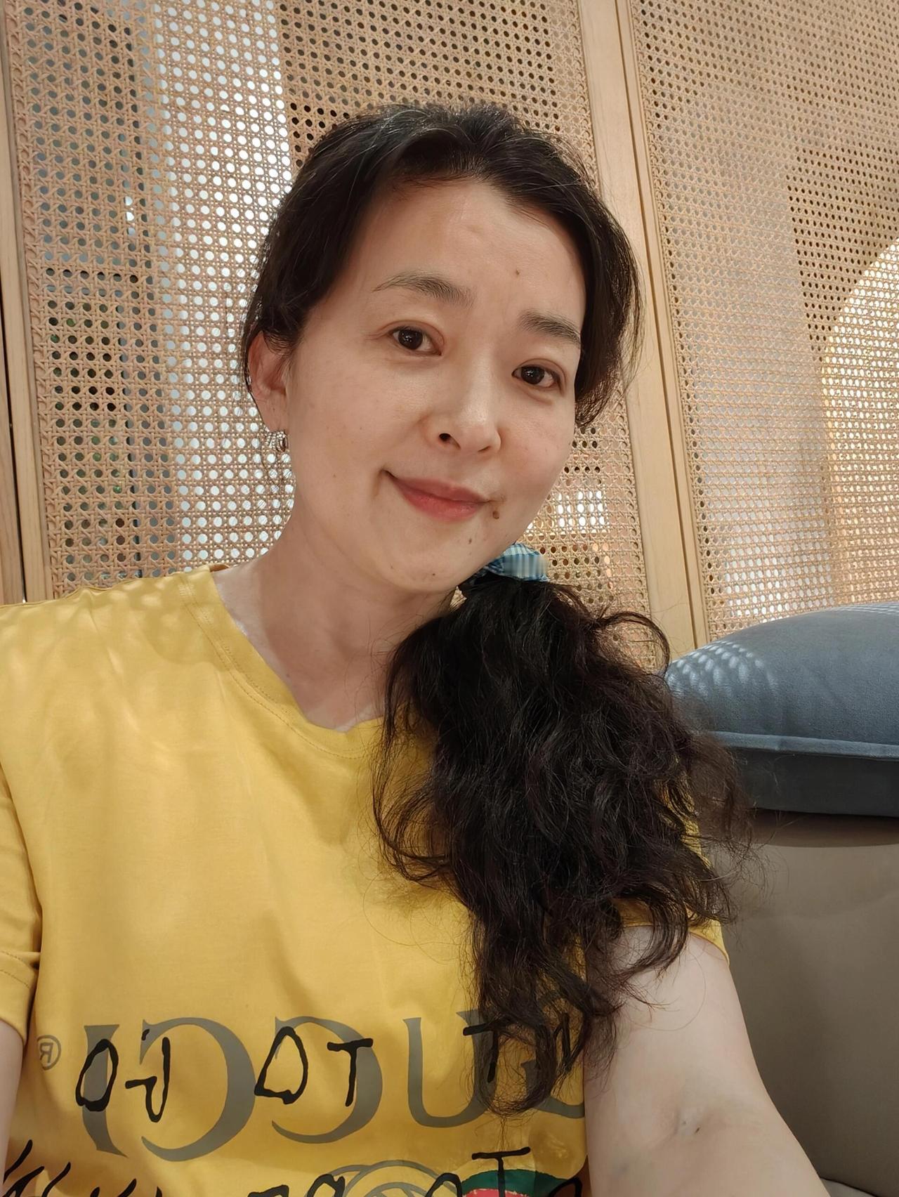 姐姐是一名老师，也是十里八村公认的大美女。
