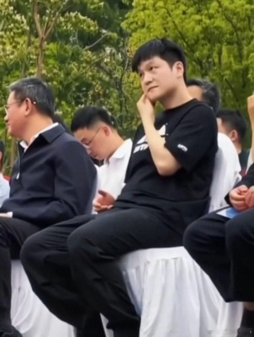 樊振东×心相印 双向适配真的太戳了。✨赛场上樊振东是所向披靡的王者，每一场高光对