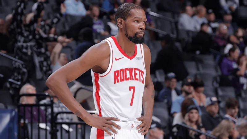 杜兰特过去2战场均23分7.5板，命中率44.4%/30.8%，数据较赛季场均数