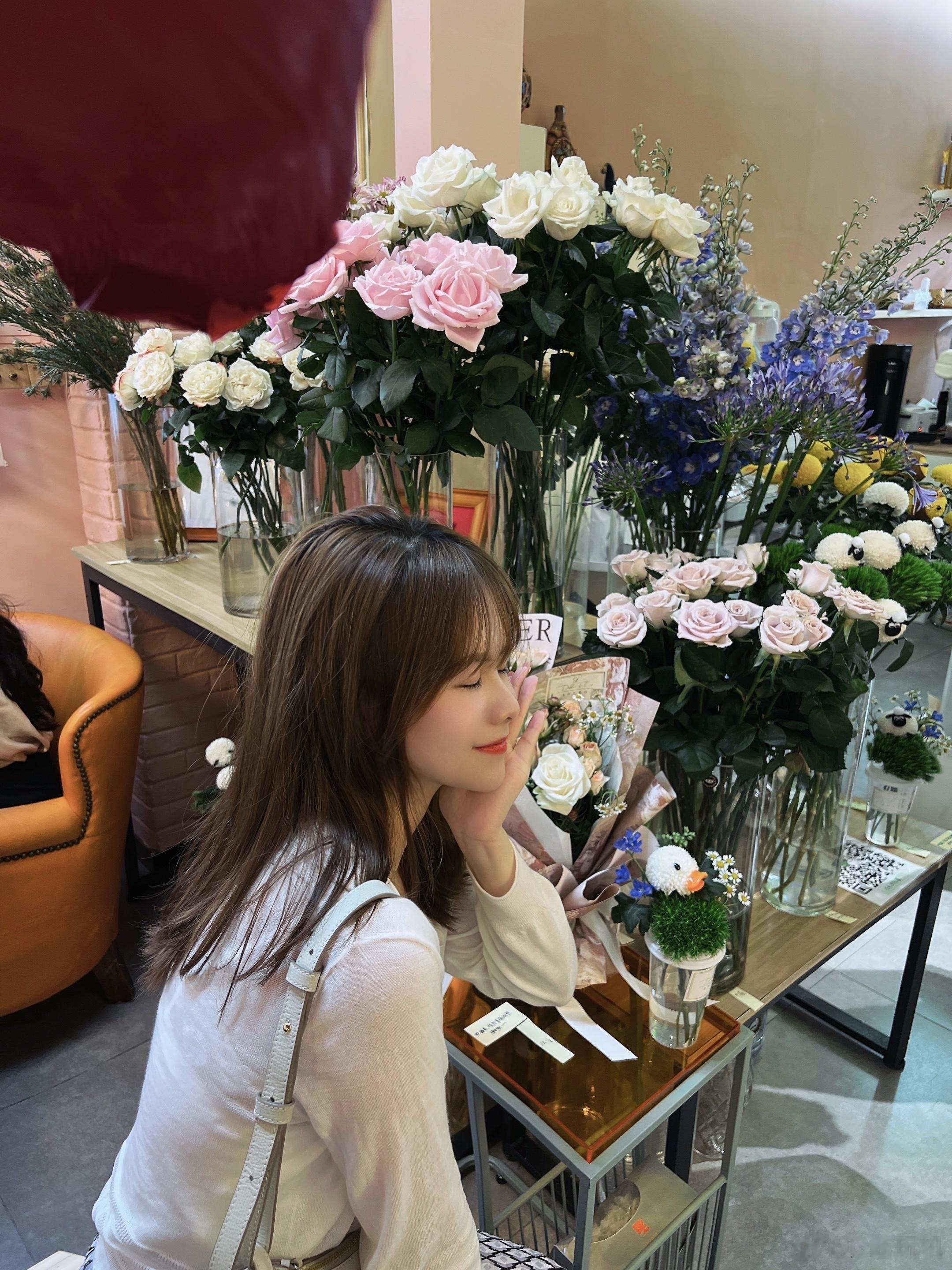 花好月圆时，祝大家#中秋节快乐#双节快乐[赢牛奶]大家记得吃月饼哟～🥮～🥮～