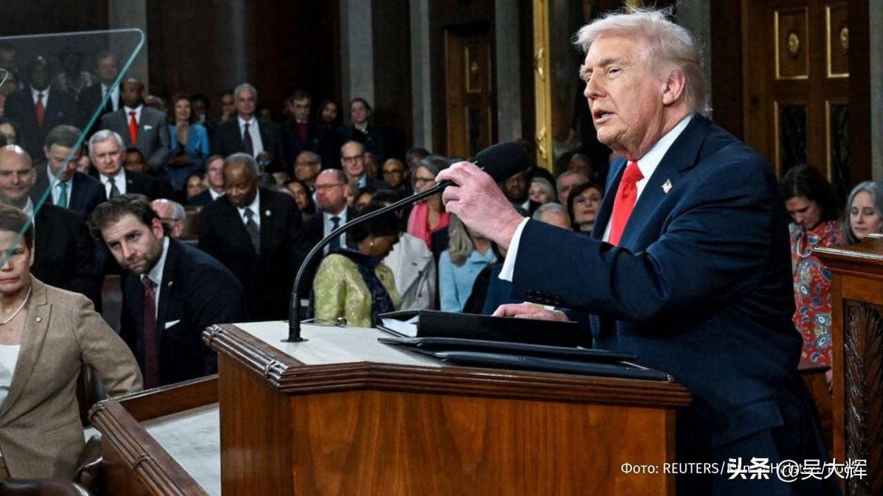 【特朗普：投降保命吧】特朗普称，美国在几分钟内就摧毁了9艘伊朗舰艇和一个伊朗海军