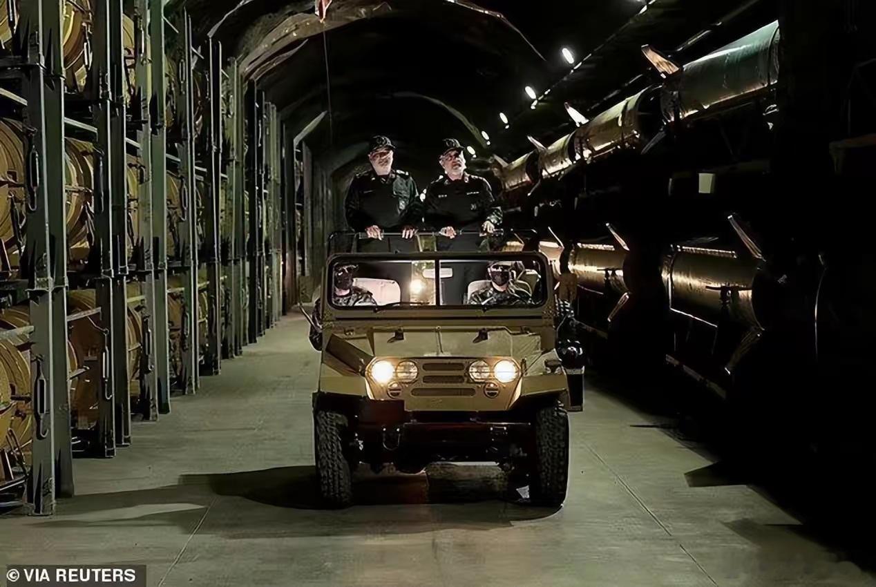 伊朗高官警告，若美以胆敢再次来犯，伊朗将果断强烈回应，予以他们比半年前更惨痛的失