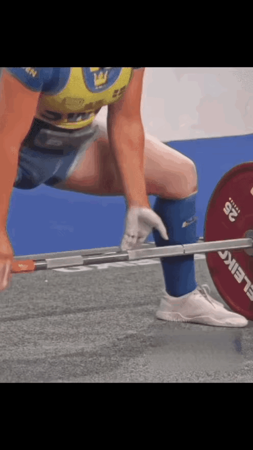 做为运动员难，特别是举重运动员

     每位运动员都不容易，因为每次的好成绩