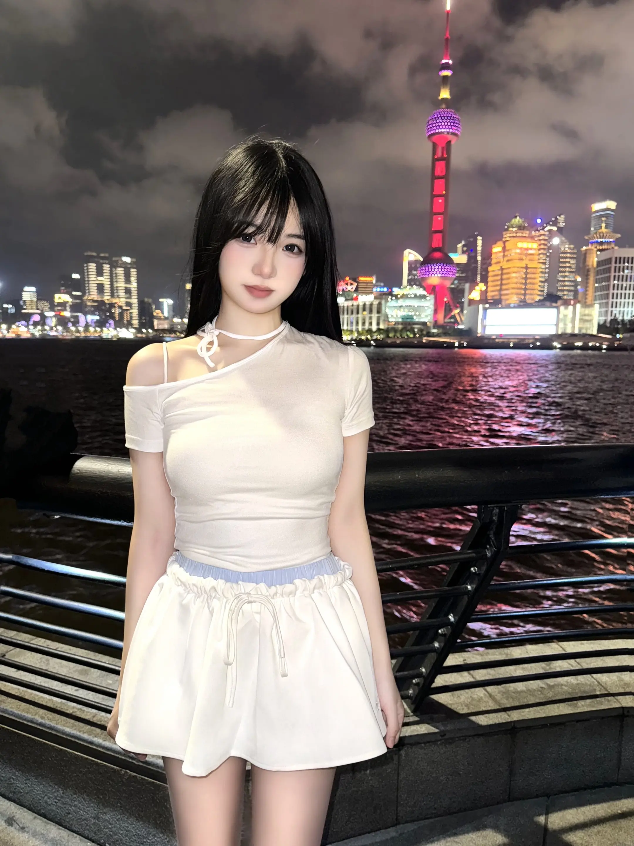 靠近你就靠近了痛苦 远离你就远离了幸福