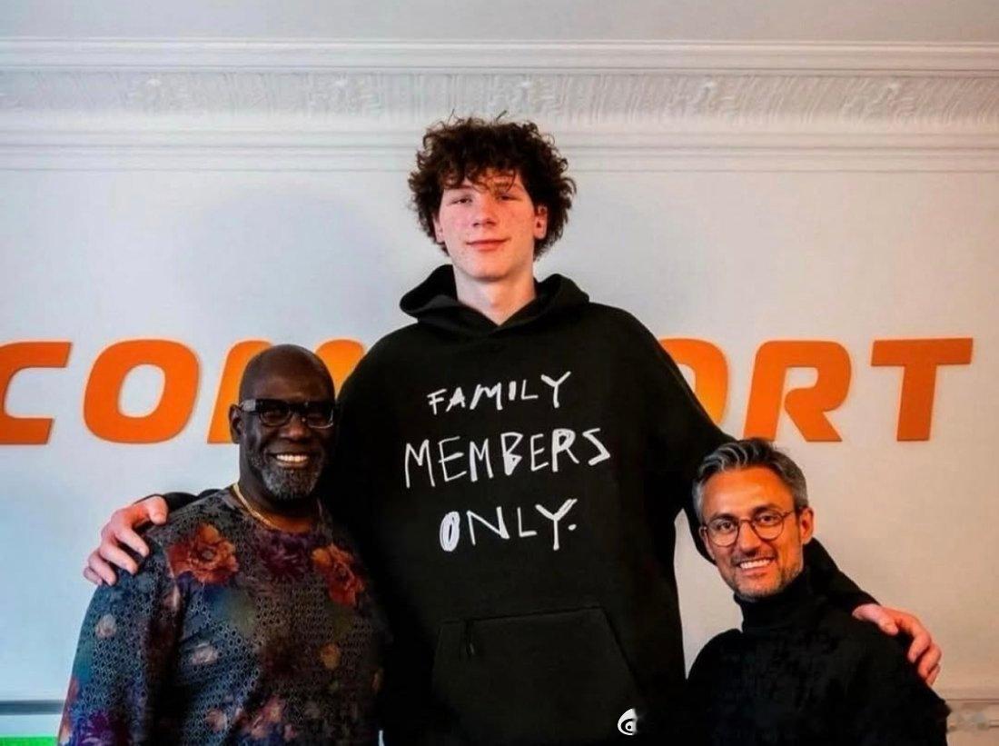 不同于236公分Olivier Rioux只是一个纯纯的吉祥物，常被自媒体拿下用