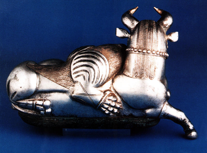 日本美秀美术馆藏公元前8世纪至前6世纪 前-阿契美尼德王朝时期制作的 狮噬牛银鎏