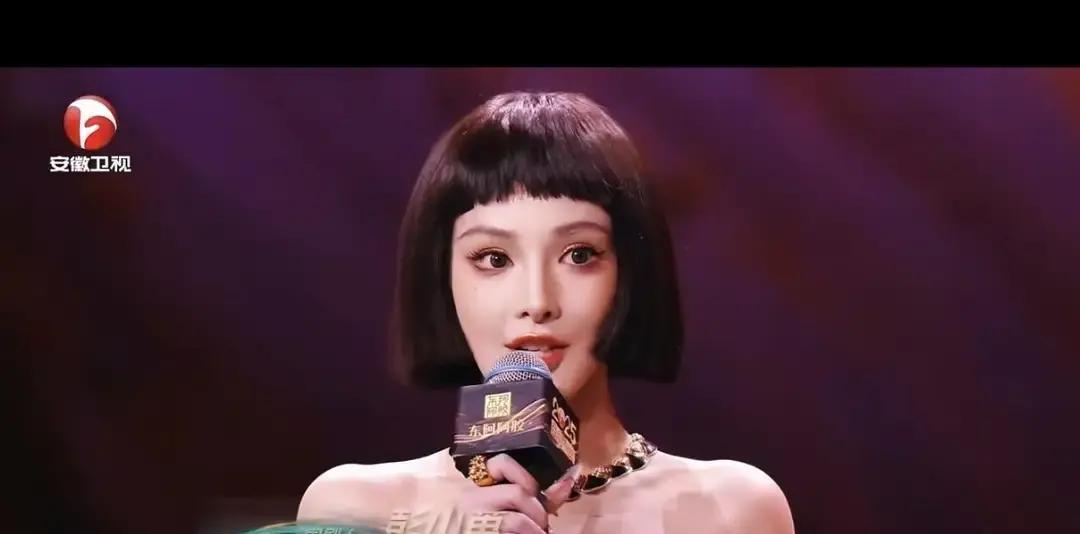 别怪年轻演员提前走。要怪，就怪这个能把“在场”量化成勋章的时代。
 
去年一份行