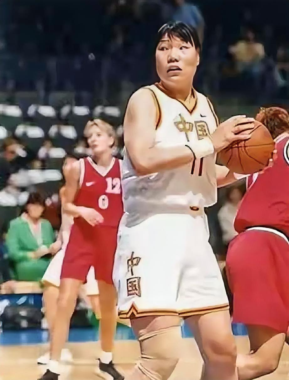历届中国女篮十大得分手

1、郑海霞，中锋，817分，31岁退役
2、陈楠，中锋