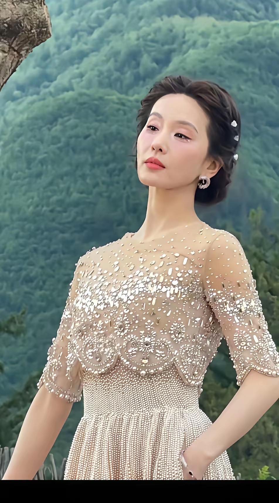 刘诗诗这是怎么了，一副无精打采的样子。
不知道是不是化妆的原因，总觉得她和之前的