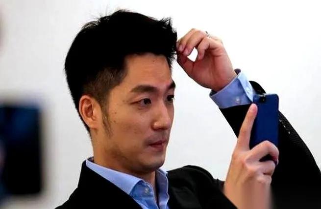 我跟你说，蒋万安这人真挺厉害的。

上午刚看到他和人握手的新闻，稿子都还没凉透呢