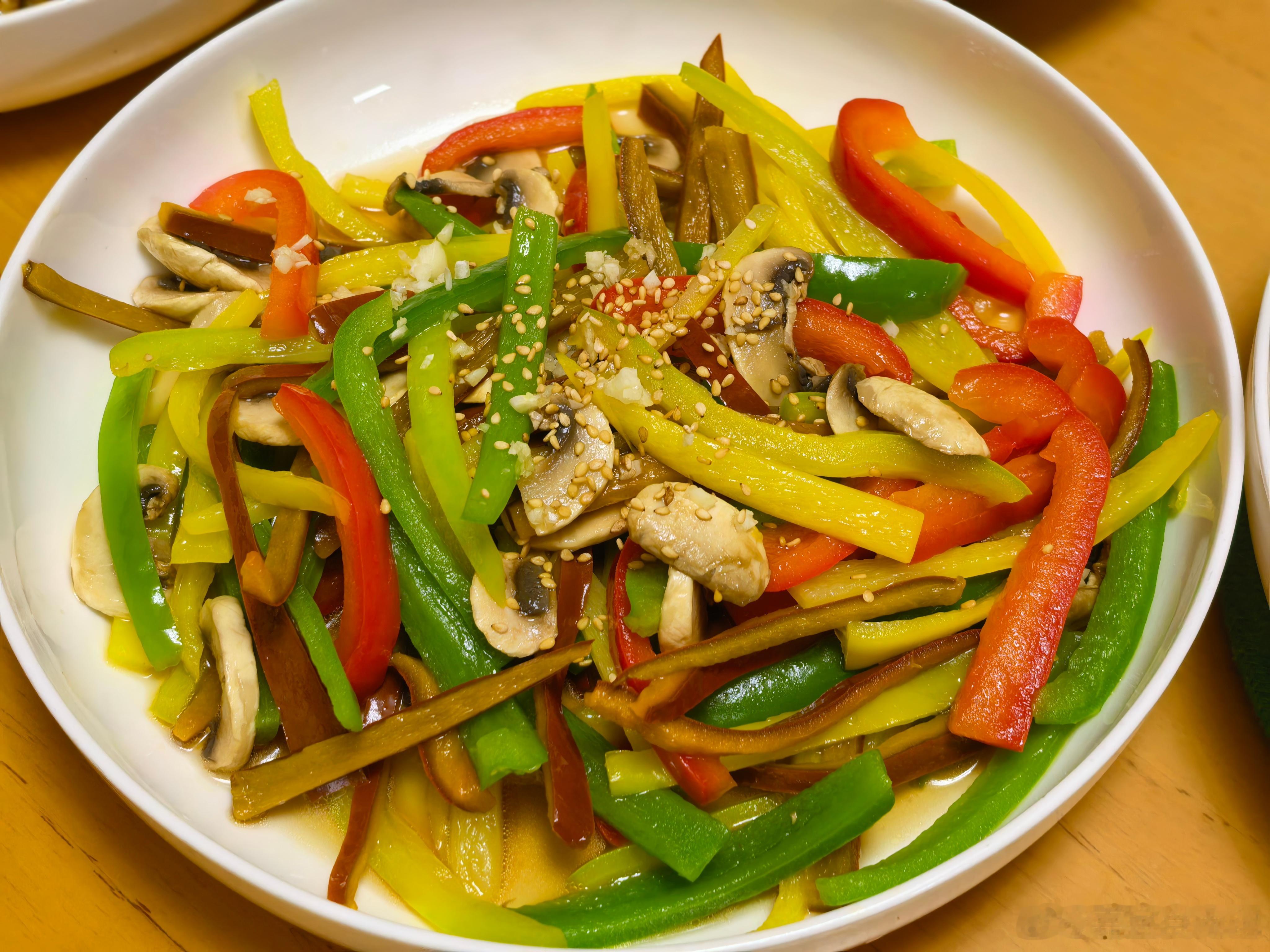 美食🌶️ 凉拌彩椒口蘑 | 清爽快手减脂菜这道菜真的太适合夏天了！色彩鲜亮、口