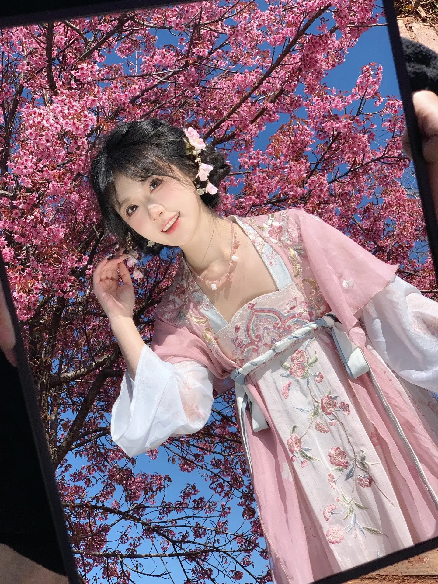 花有约 春不误。