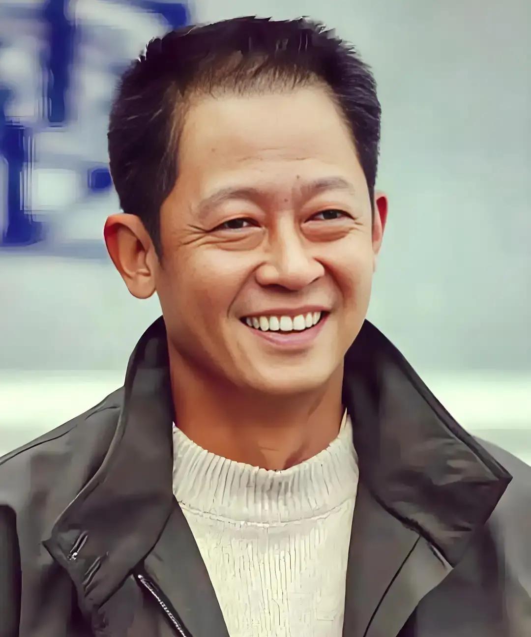 刷到一条“王志文教你跟漂亮高情商女人相处”的视频，点进去一看，画面糊得跟十年前的