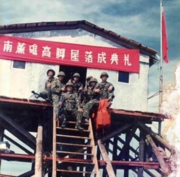 1990年，我军在南薰礁的11名战士失联。调查发现，6名战士惨遭杀害，剩下5人莫