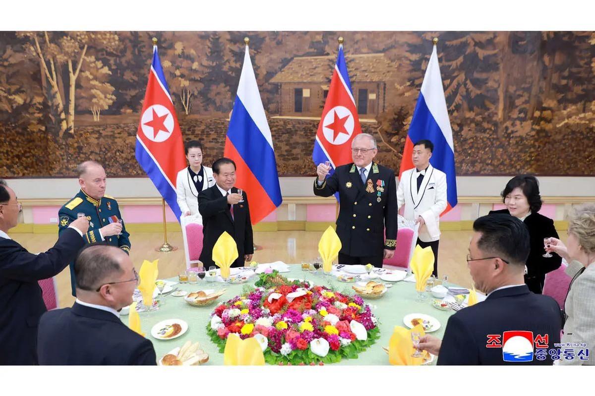 朝鲜 作出一个重大决定。韩国官员表示，鉴于平壤越来越重视同俄罗斯以及中国的关系，
