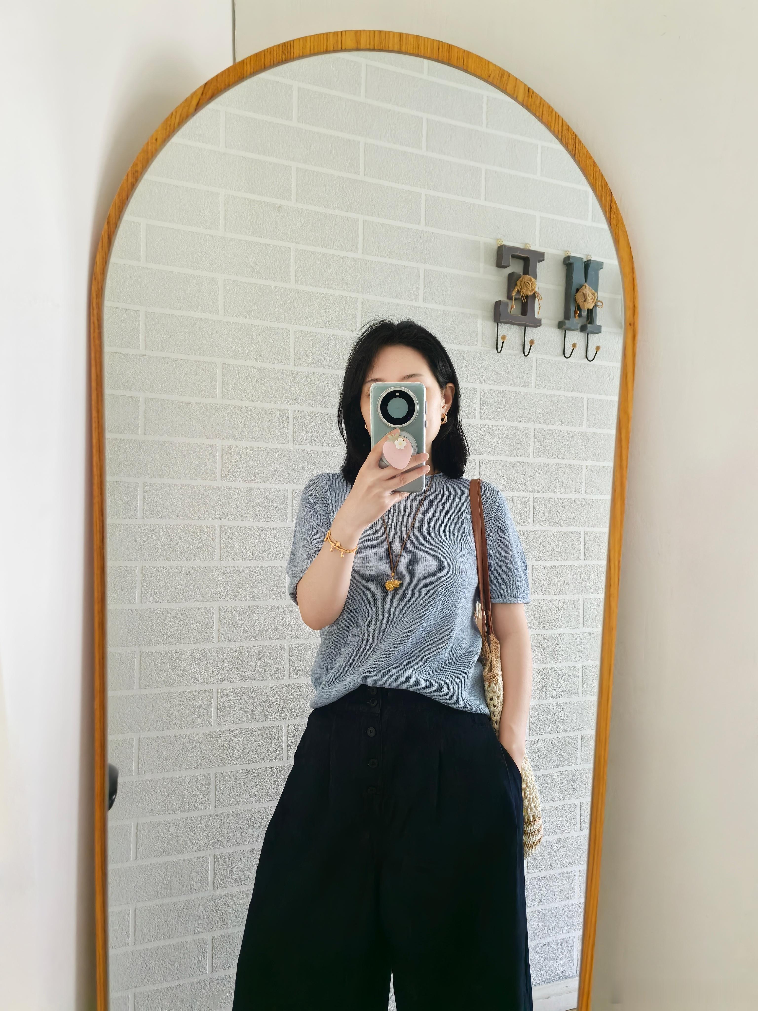 试试新衣服这套简直写了我名字啊！和纸纱T恤+牛仔阔腿裤，简约松弛又高级。再配上我