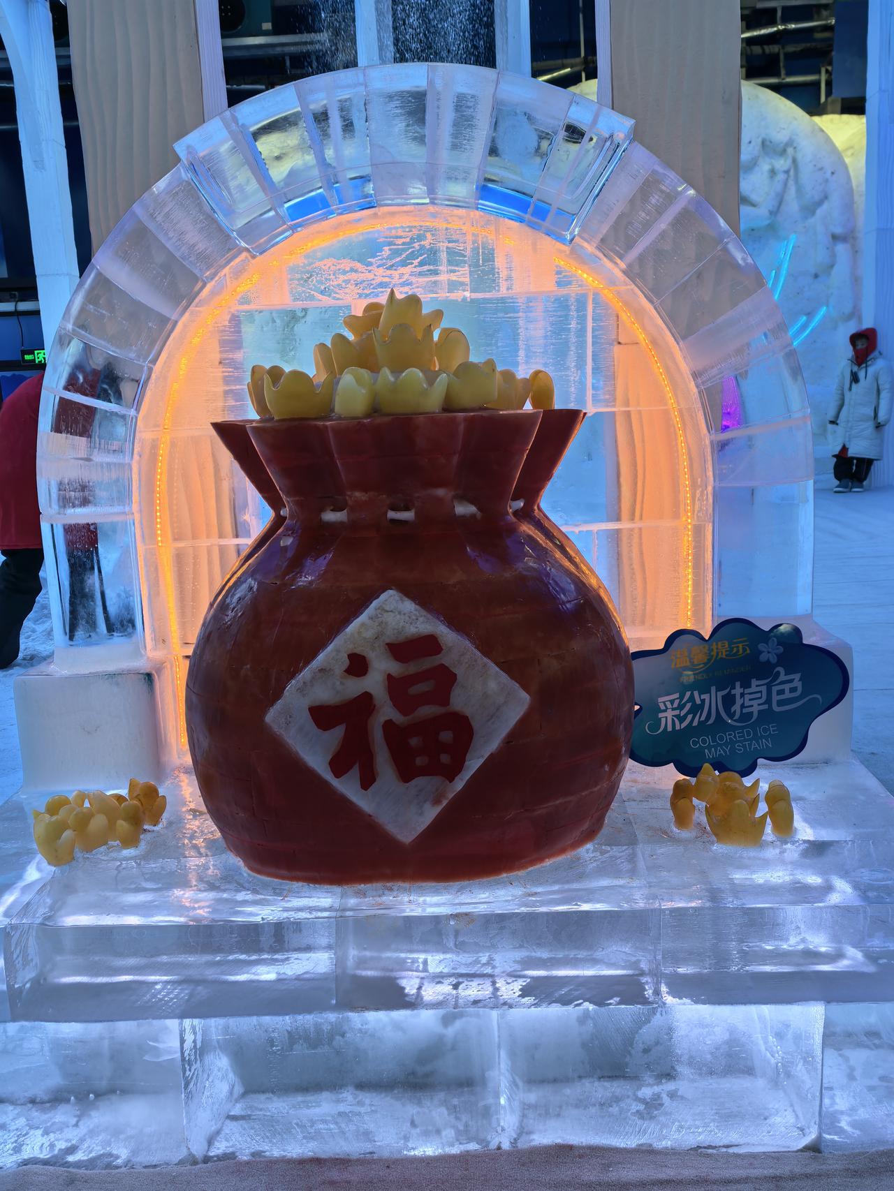 “这才是军训的意义！”河南开封icon，一高校新生军训外出拉练途中，遇到一位独自