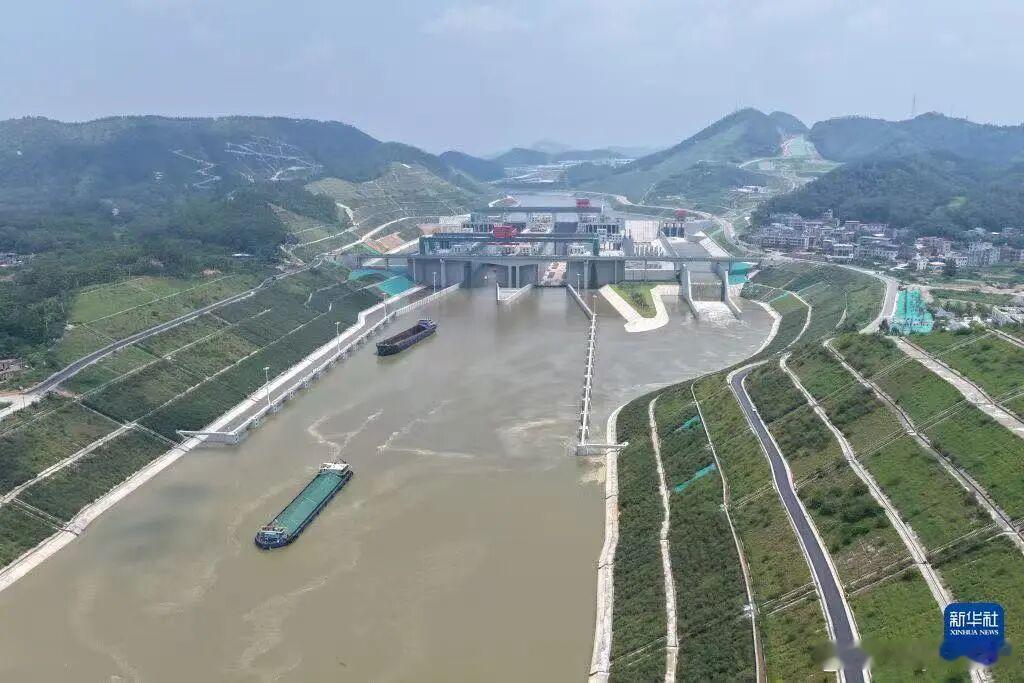 中国西部陆海新通道平陆运河实船试验正式启动。黄河实现连续27年不断流。 