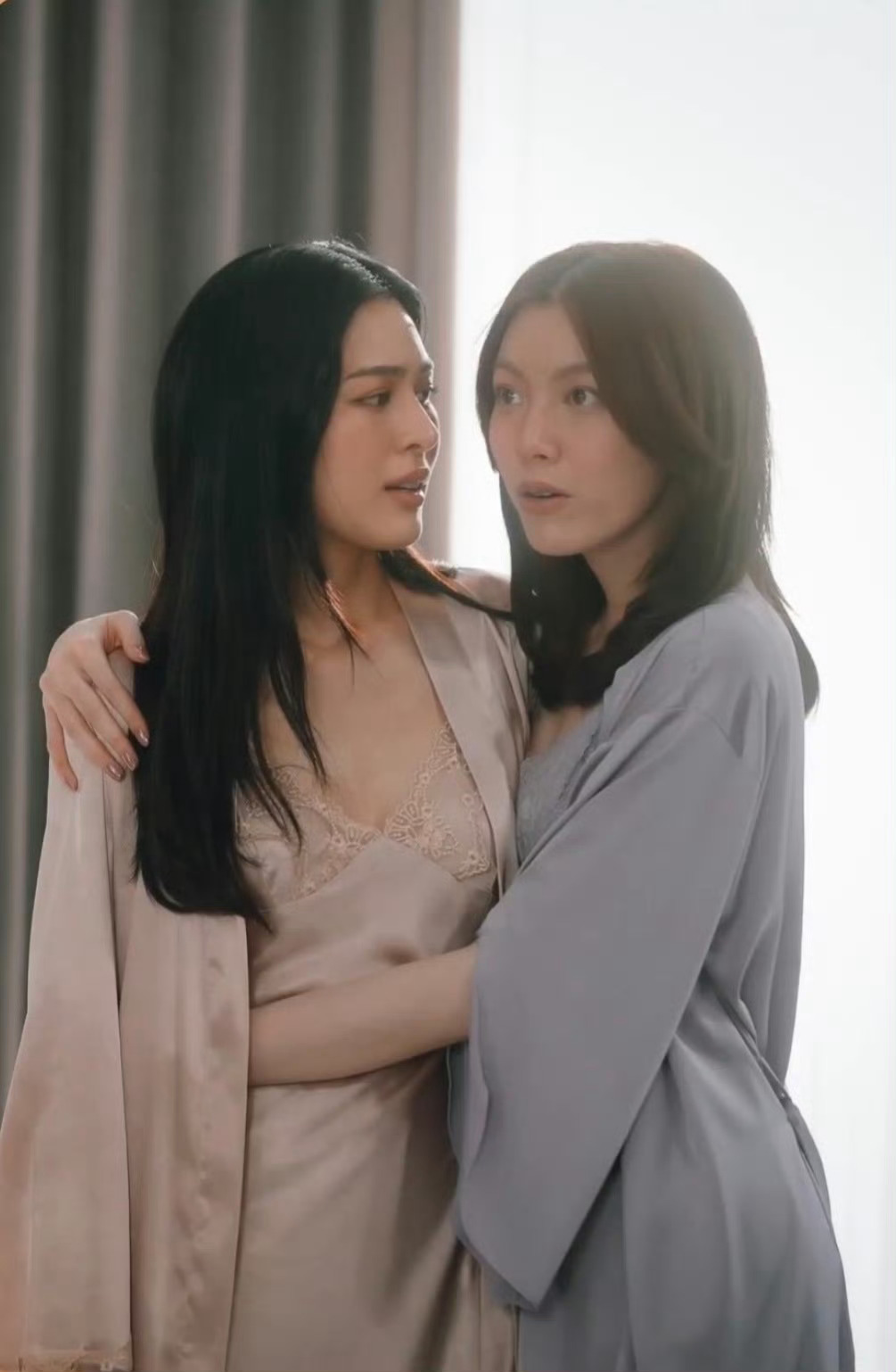 我的妻子原来是一只蜜袋鼯（童话版先婚后爱）七.邝玲玲觉得自己的胸口发烫。一抬眼就