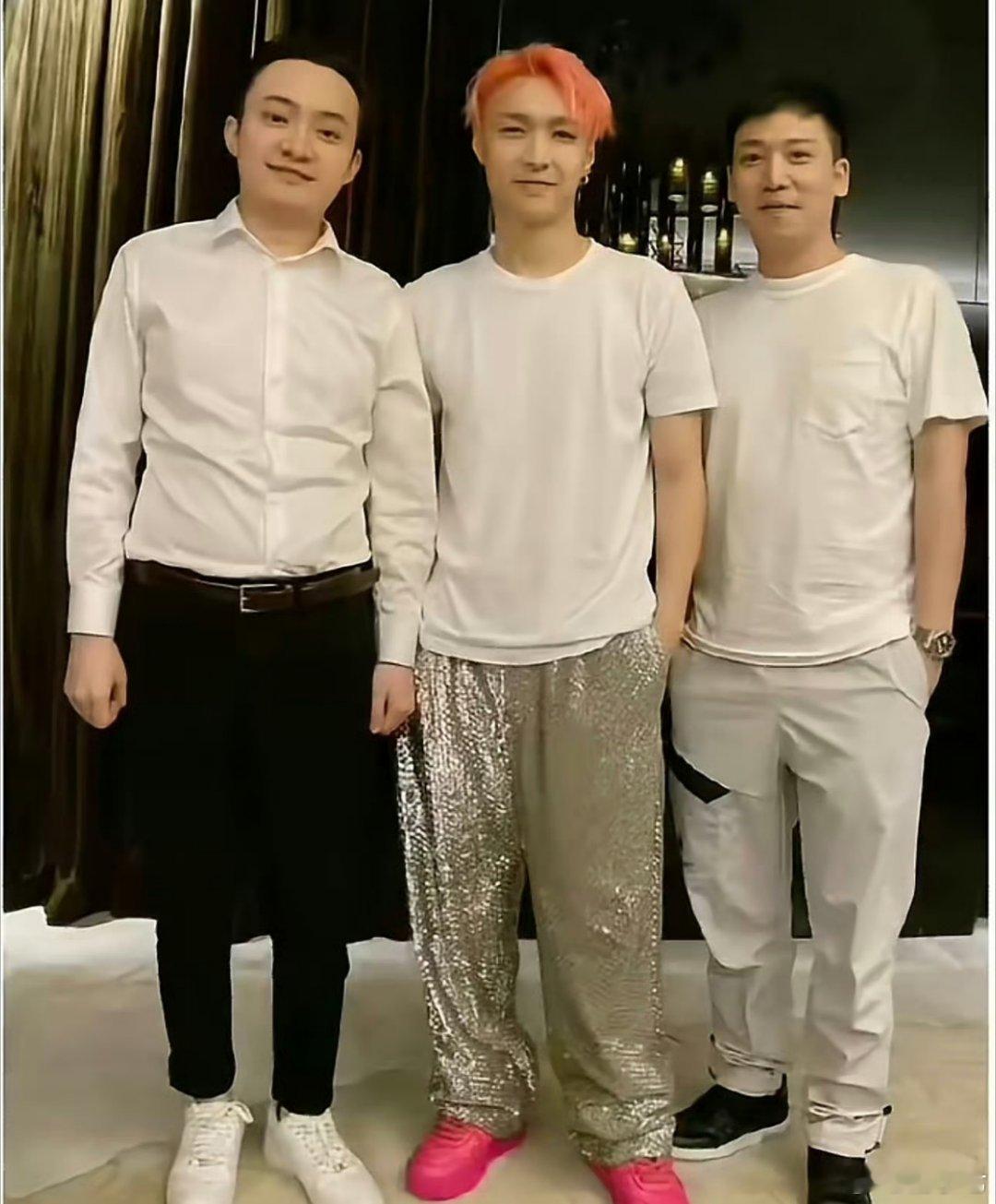 张艺兴孙宇晨合照孙到底多高？ ​​​