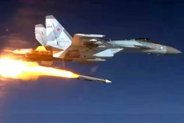 2022年以来，俄空天军平均每天出动200-300架次战机打击乌克兰，到现在俄军