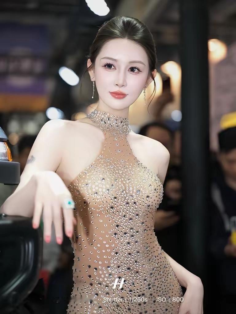 闪耀的晚宴礼服，优雅气质，尽显魅力！💃✨女神敏敏[给力]