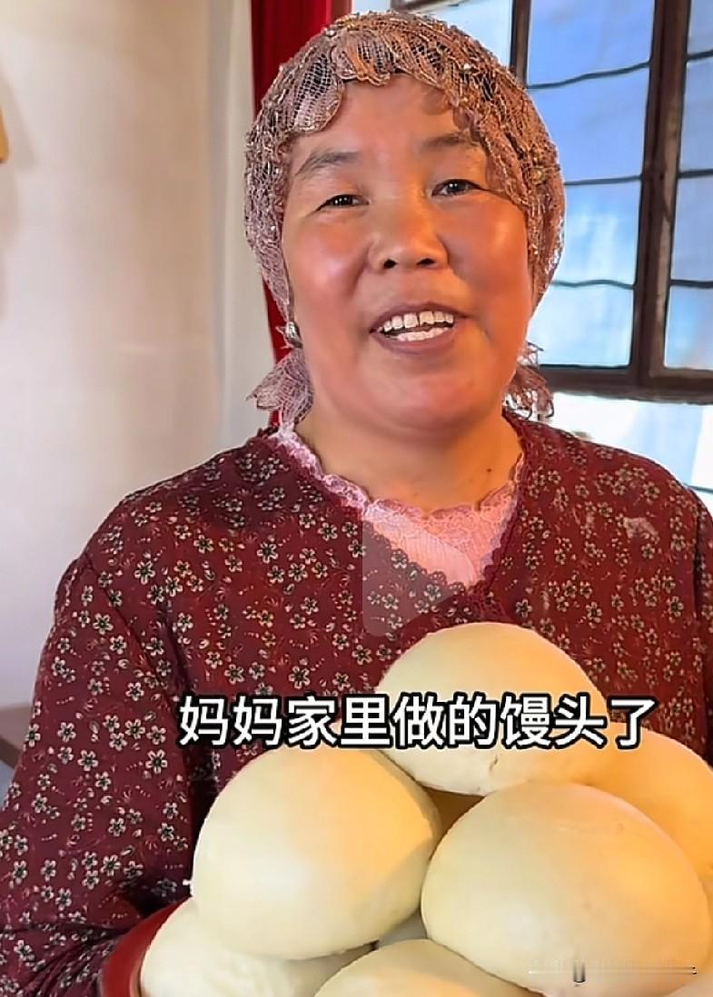 穆萨妈妈刚发的视频，蒸馒头的，是老酵子馍馍，我怎么看都不会，就让豆包帮我整理了个