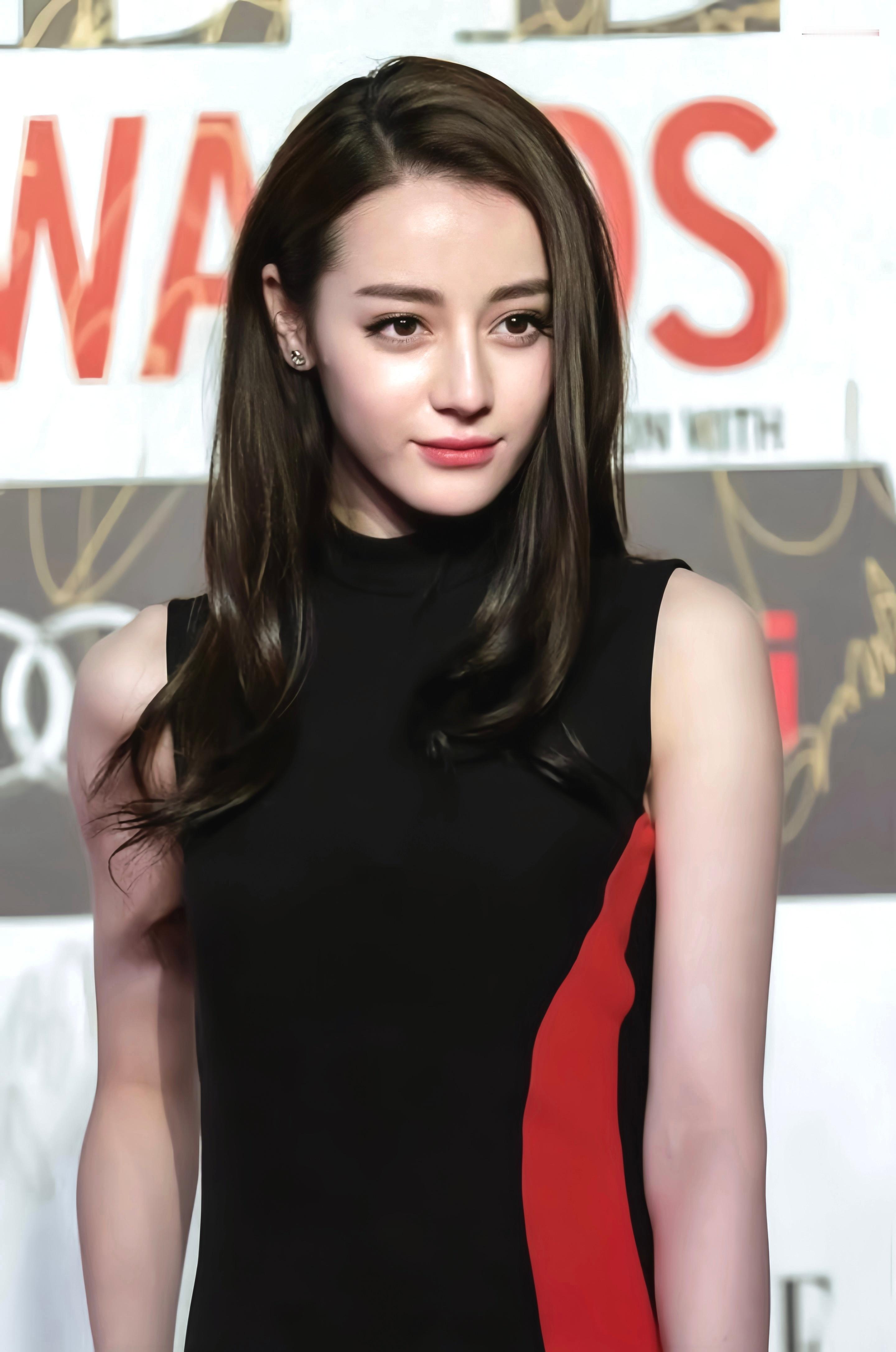 迪丽热巴顶美没有尴尬期早期活动就很super star ​​​