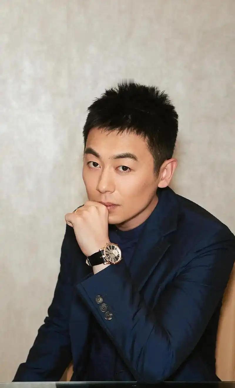 朱亚文之困，不在一时失言或视频之失，而在于事业生活皆失分寸。分寸感乃公众人物立身