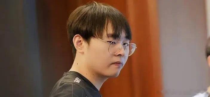 EDG彻底无缘季后赛！厂长发型形似陈桂林，粉丝：准备除三害了？LPL春季赛第五周