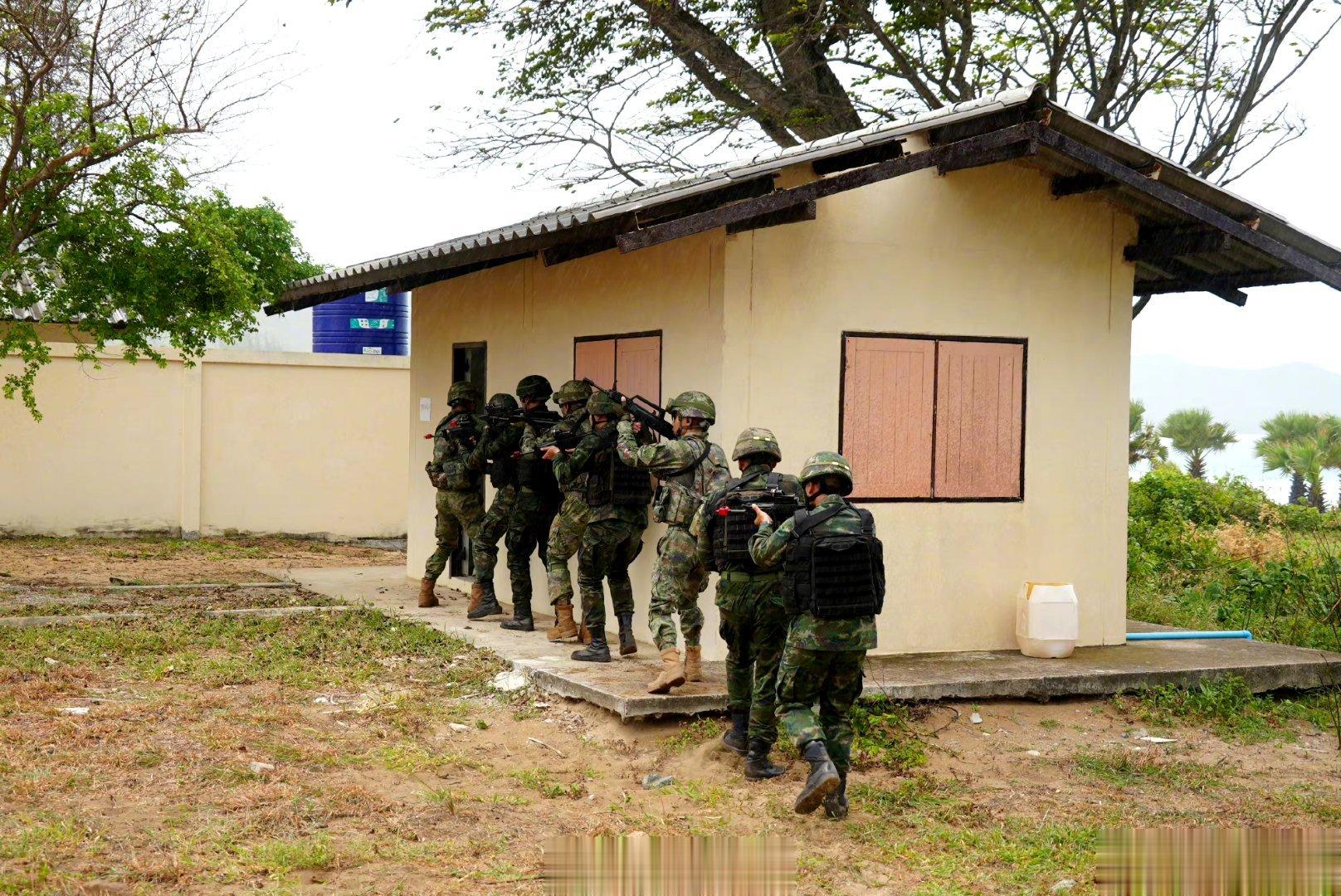 直击！#中泰海军联训多科目多场地同时展开#中泰“蓝色突击—2023”海军联合训练