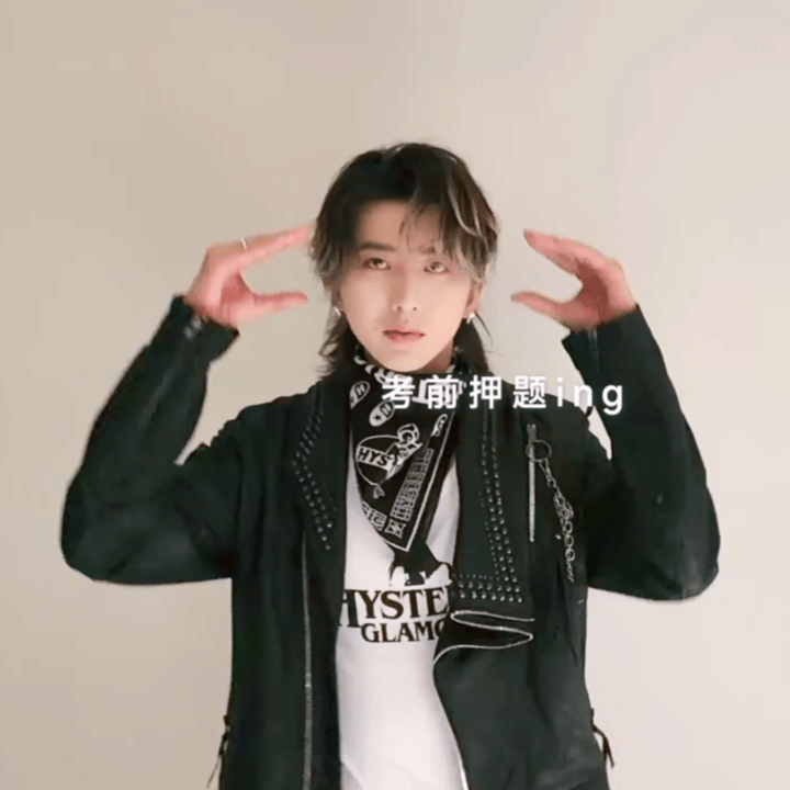 我不中了吧。冒粉红色泡泡了🫧💓蔡徐坤签售会