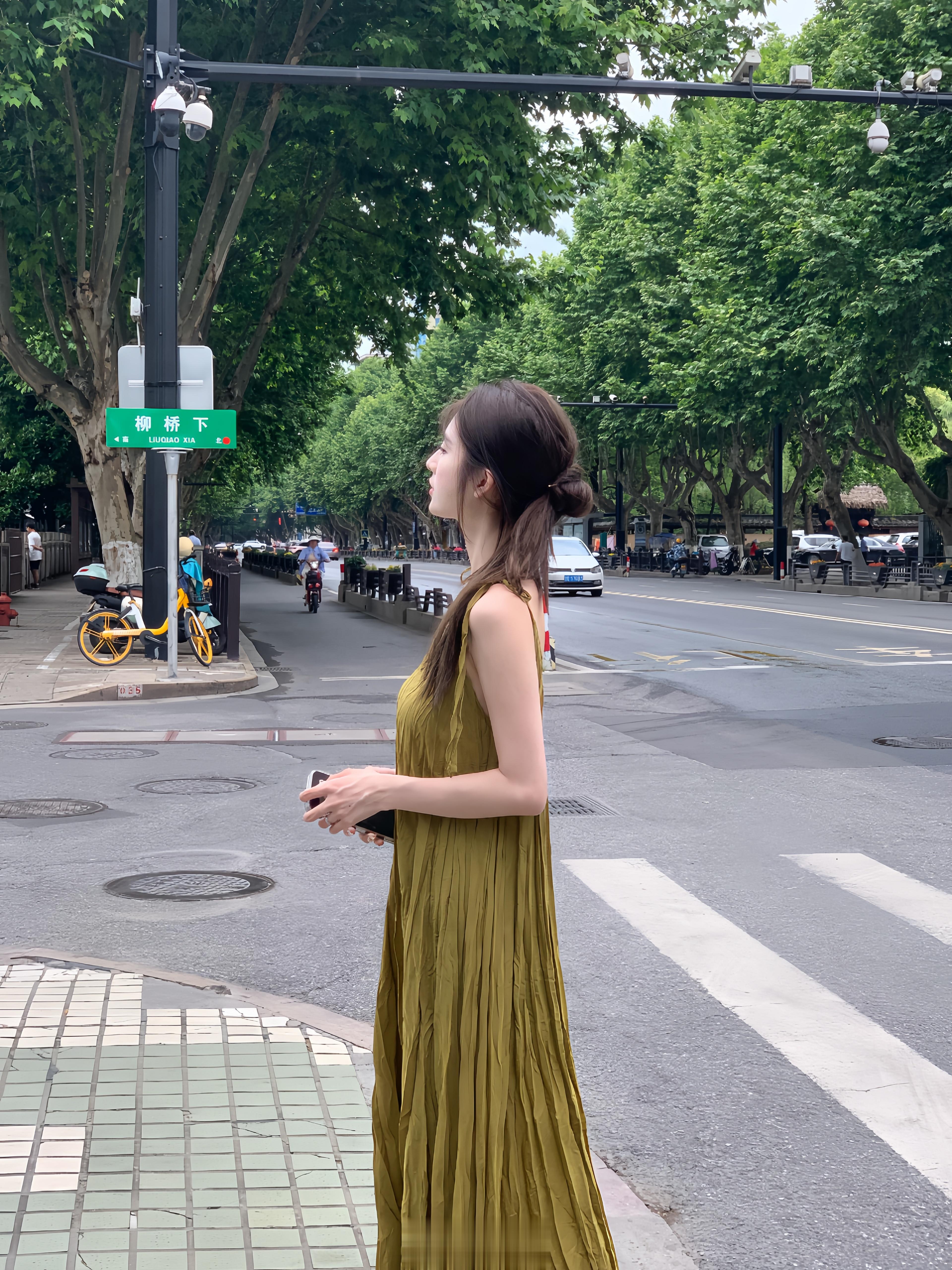 仓桥直街随便买的裙子 好显白 ​​​