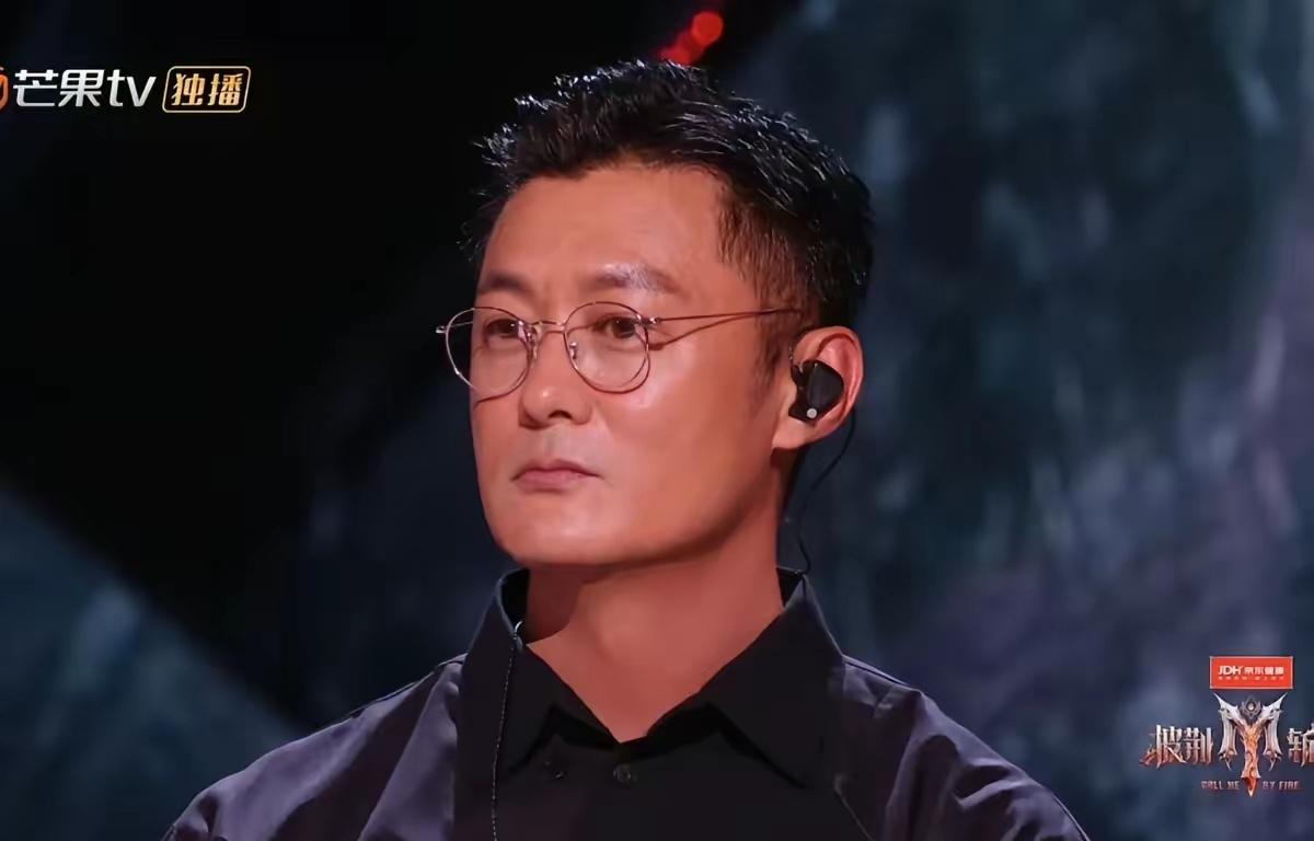 披哥大湾区新旧对比！陈小春&余文乐走心对话

陈小春：其实大家期待大湾区哥哥，从