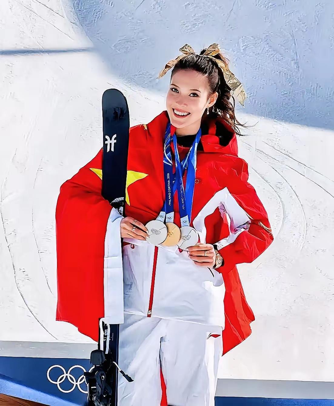 手里攥着20多个全球顶级代言，几辈子都花不完的钱，按理说早该在豪宅里躺平了吧？