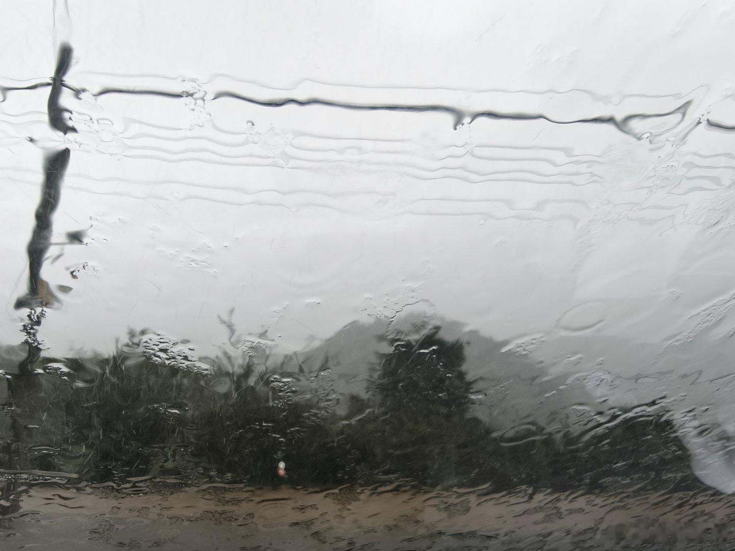 好大的雨 