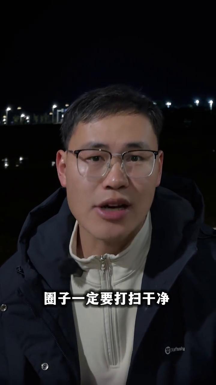 初中6条红线一条都不要踩。
初中三年有六条红线不要踩，尤其是最后一条，踩到孩子就