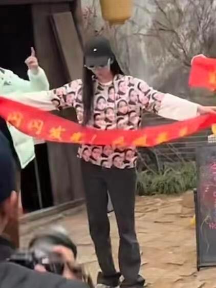 刘令姿穿王楚然痛衣给王楚然庆生关系超好的姐妹 