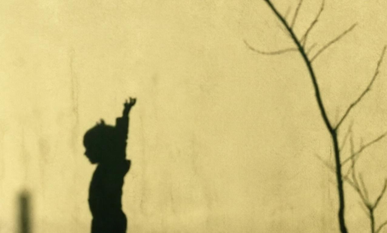 我冲孩子发火后，他的反应让我瞬间泪崩

心情烦躁，压不住火。面对孩子连珠炮似的“