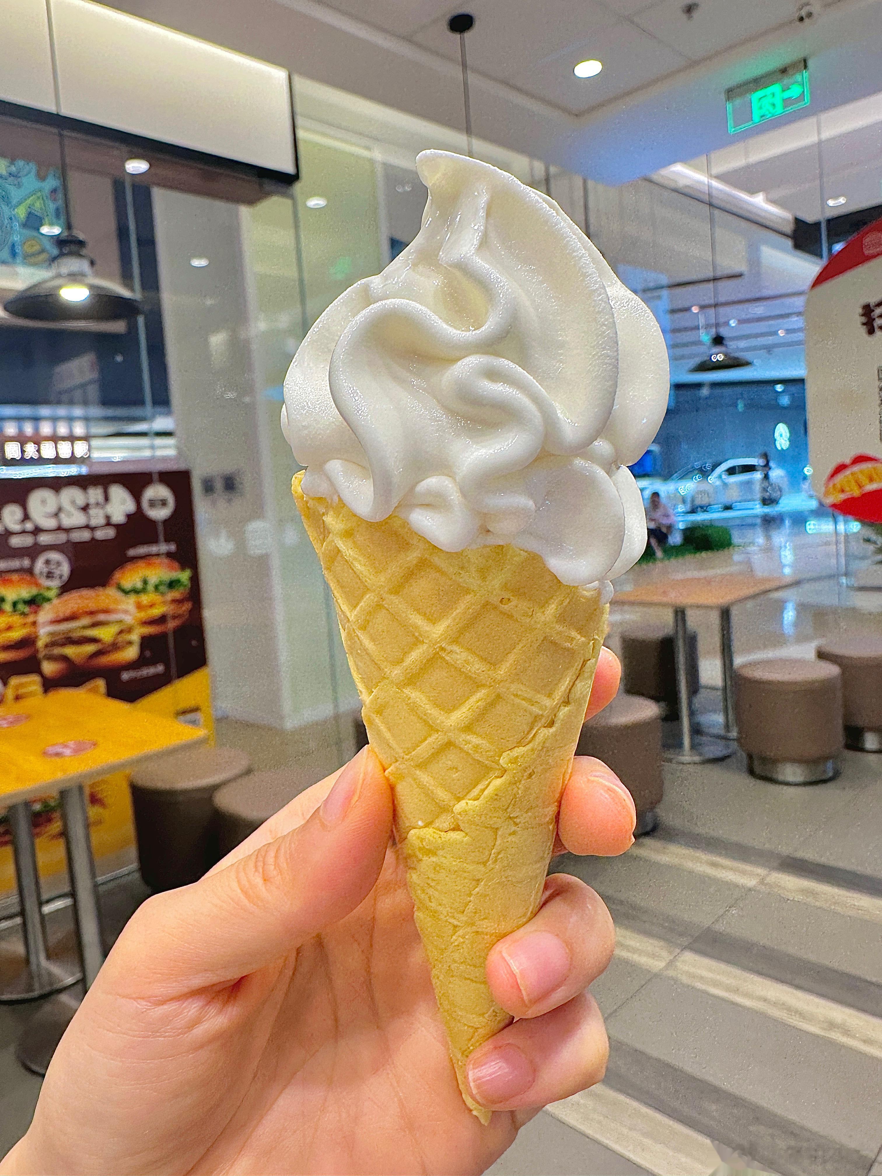 #一键解锁消暑秘诀#你最喜欢吃谁家的甜筒？[挖鼻] ​​​
