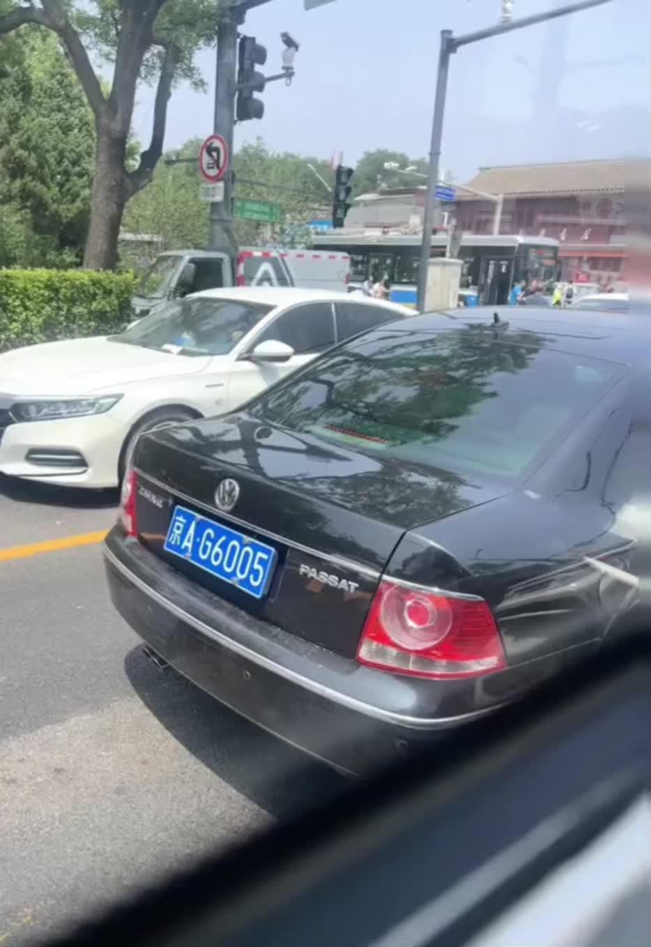 “平平无奇的车牌”