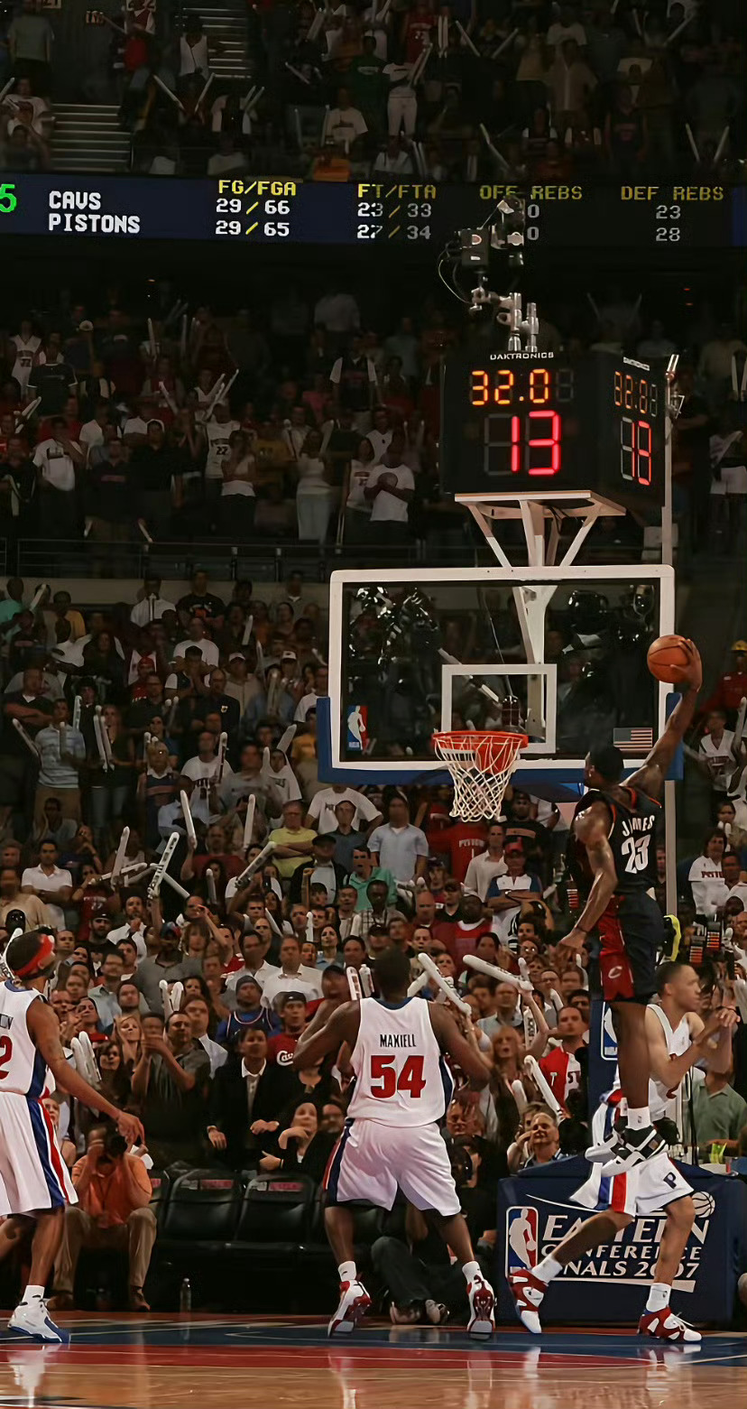 年轻时詹姆斯的战斧真的是跳得又高，抡得又圆骑士克利夫兰骑士詹姆斯nba