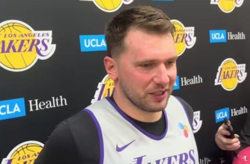 湖人球星东契奇因腿筋拉伤缺席了过去四场比赛，主教练雷迪克今日训练后确认，东契奇预