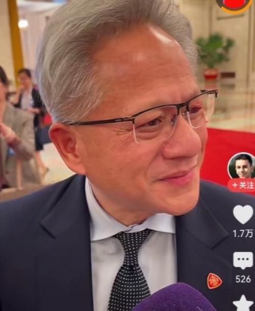炸穿西方虚伪面具！5月14日人民大会堂黄仁勋怒怼全球记者：问我卖芯片给华为太奇怪